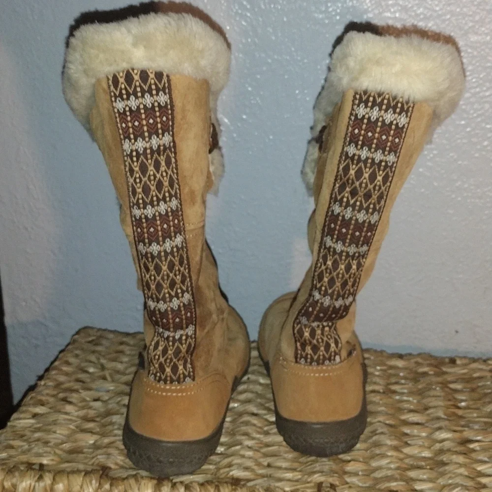 Woman's Cabin Fever Suede Cushe Winter Boots  6